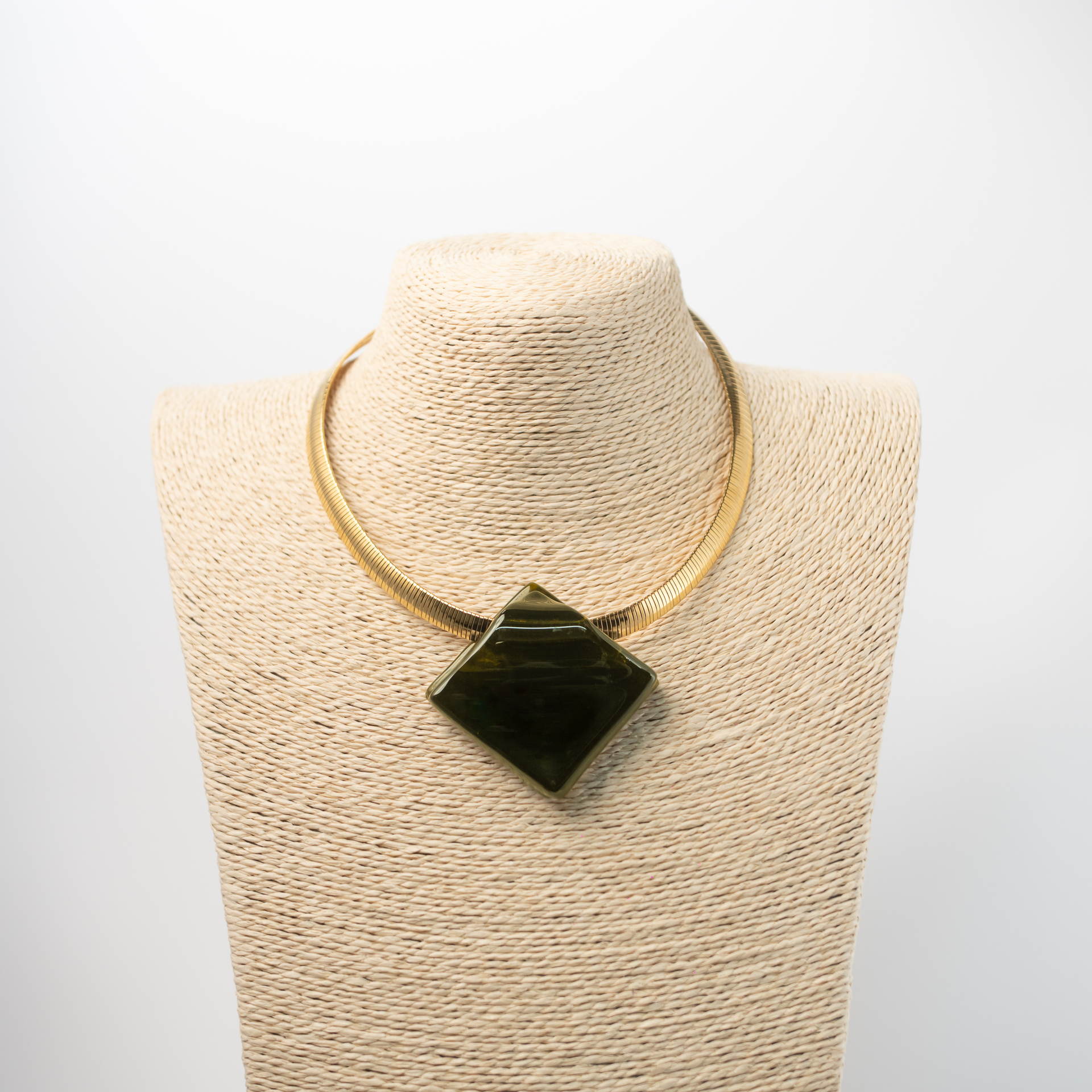 Soluna wine-olive-green